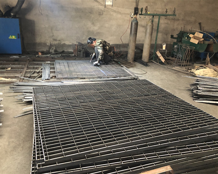 熱浸鋅格柵板已發(fā)往山東濟南市